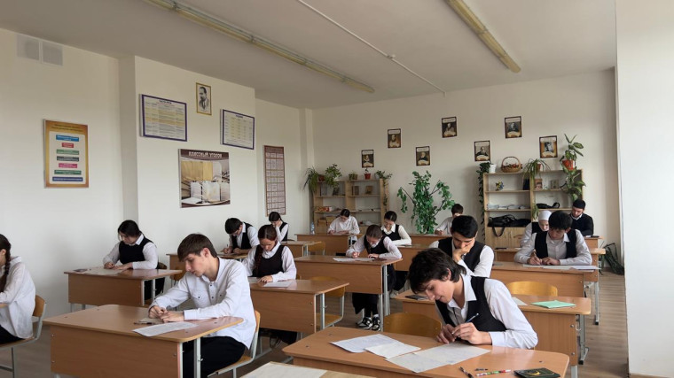 Сегодня 4 декабря 2024 года выпускники 11 класса прошли первое испытание - итоговое сочинение..